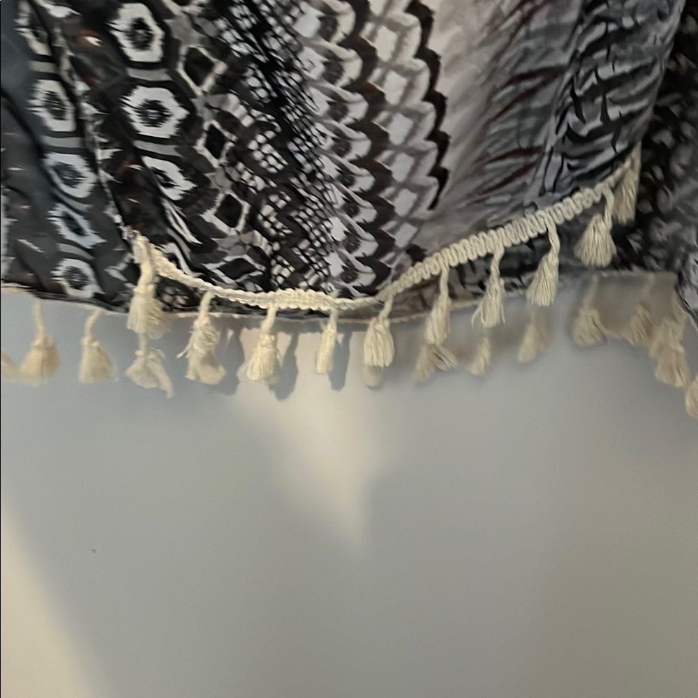 Patterned Black and White Kimono, women’s top, Fringe detail - Picture 4 of 7